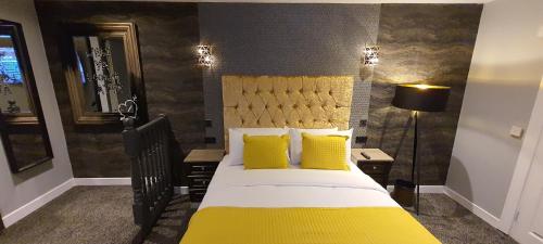 The Gate Hotel - image 2