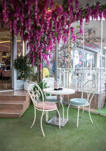 Pub/Lounge, Garni Hotel Lotos in Nyis