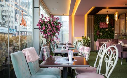 Étterem, Garni Hotel Lotos in Nyis