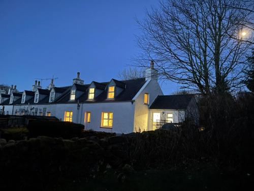 No 4 old post office row Isle of Skye - Book Now!