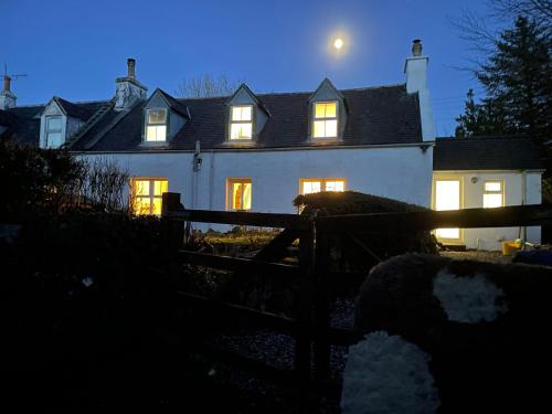 No 4 old post office row Isle of Skye - Book Now!