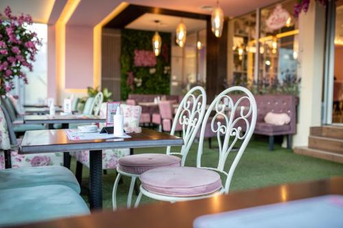 Garni Hotel Lotos - 정원