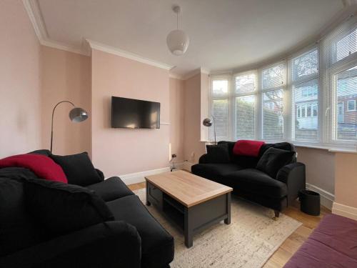 Spacious 3 bedroom house with garden and parking gîte à louer Stannington