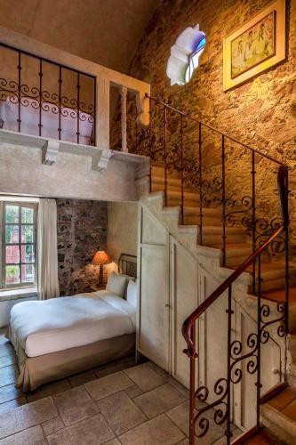 1 queen bed, 2 twin beds