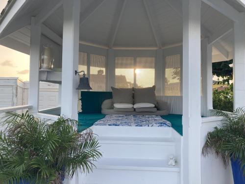 Unique Rare Villa! Retreat Style, Full Sea Views With Private Pool & Hot Tub! villa in Christ Church