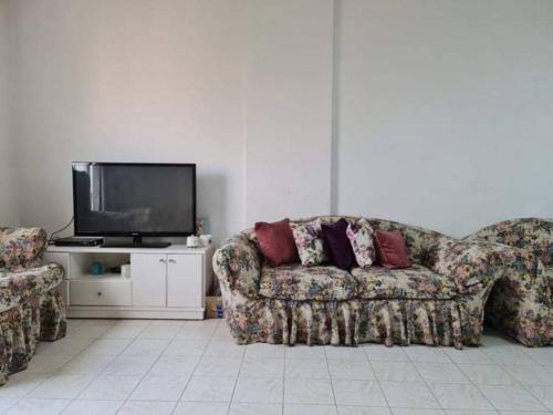 Single bedroom in a shared apartment Girls only hosting family, Le Caire (photo 3)