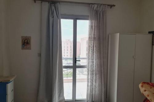 Single bedroom in a shared apartment Girls only hosting family, Le Caire (photo 4)