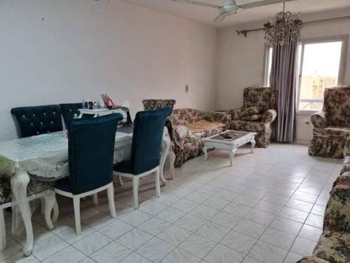 Single bedroom in a shared apartment Girls only hosting family, Le Caire (photo 7)