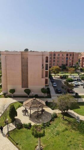 Single bedroom in a shared apartment Girls only hosting family, Le Caire (photo 8)
