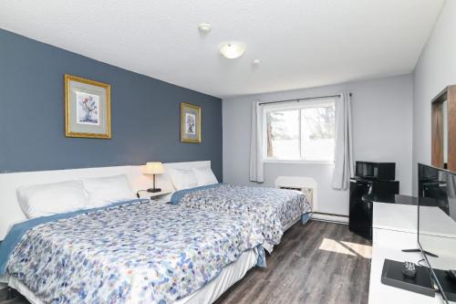 2 double beds