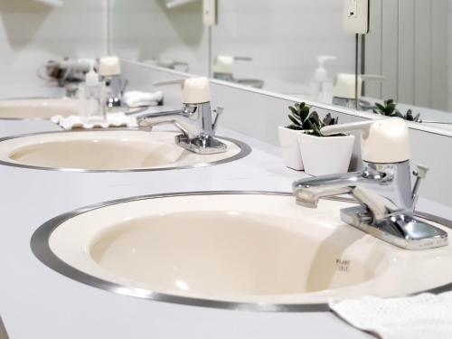 Twin Room with Shared Bathroom