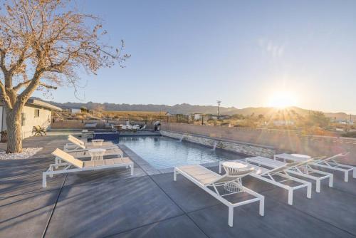 Stunning Desert Villa with Pool, Spa, Game Room And 360 degree View in Twentynine Palms, USA