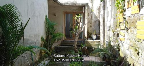 Garden, Suburdi Guest House in Praya