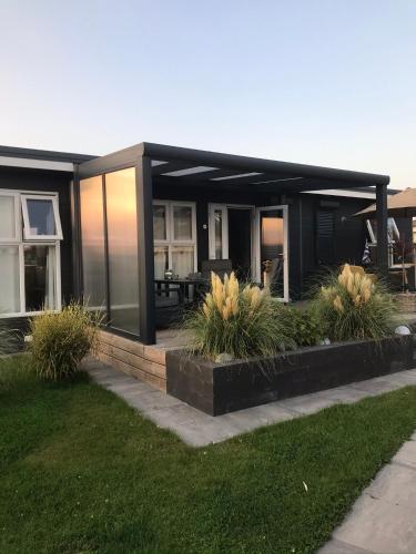  Chalet Duintuin-  Chalet mit viel Privatsphäre, Unterkunft in Serooskerke