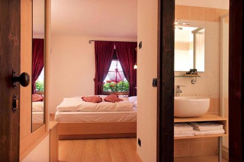 1 king bed, 1 sofa bed