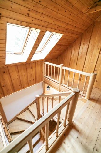 Očarujúci drevený dom v prírodnom prostredí (Ocarujuci dreveny dom v prirodnom prostredi) in Tajov