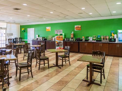 Quality Inn Richmond Hill - Savannah I-95 - image 11