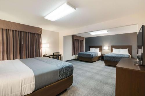 Econo Lodge Williston - image 13