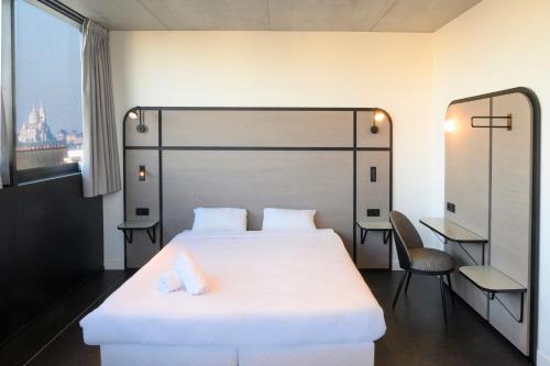room detail thumbnail 1