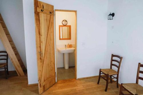 LEremoRifugio escursionistico10 min steep walk