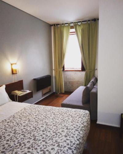 3 twin beds
