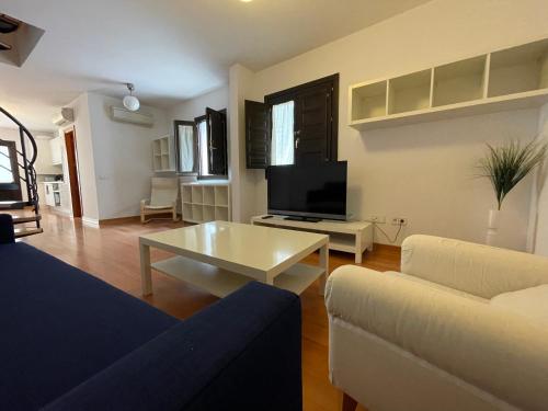 2 bedrooms, 5 beds