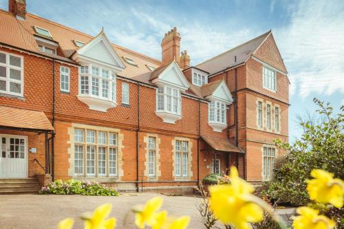 Kent House: contemporary flat close to seafront