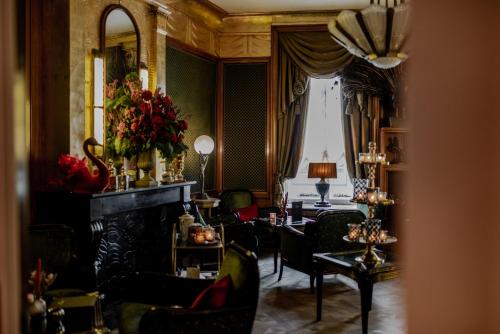 346940247 Luxury Boutique Hotel De Castillion