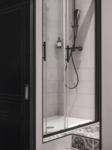 Appartements Place Royale - Maisons du Monde Hôtel & Suites - image 12