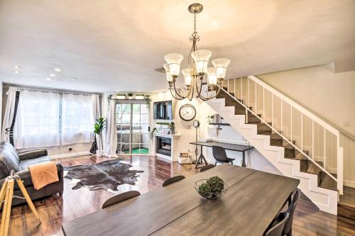 Bright Burbank Condo Less Than 2 Mi to Griffith Park! in Burbank, USA