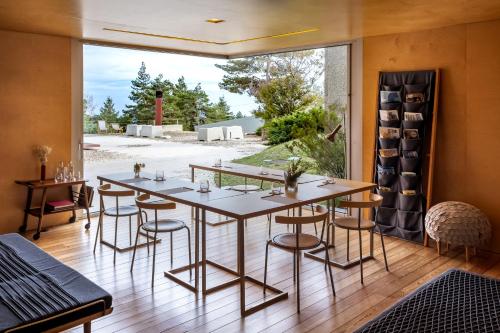 ห้องส่วนกลางสำหรับนั่งเล่น/ดูทีวี, Casa das Penhas Douradas - Burel Expedition Hotel in มอนเตกาซ