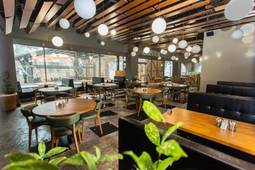 Restaurant, Accra Luxury Apartments @ Pearl in Cantonments