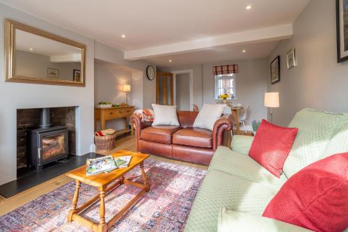 Adorable cottage with a log burner in heavenly village - Constable Lodge in Nayland