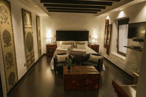 HC6 Boutique Marbella - Adults Only - Tap to explore photos