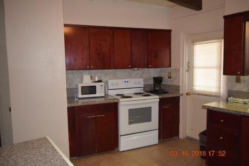 Stanlunds Inn and Suites