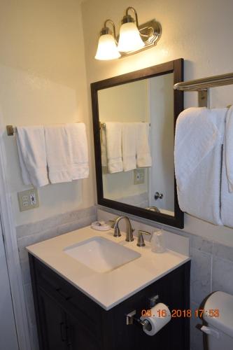 Stanlunds Inn and Suites
