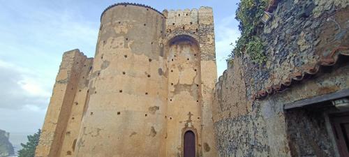 Castello della Foresta del XII con vista mare gîte à louer Montagna
