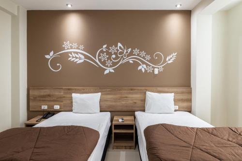 2 twin beds