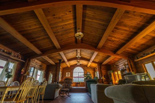 Alert Bay Lodge in Alert Bay, Canada