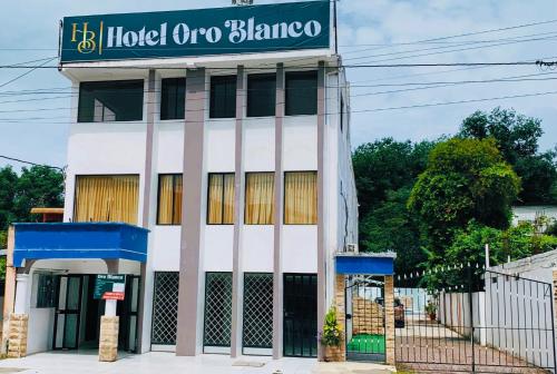 Buitenkant, Hotel Oro Blanco in Atacames