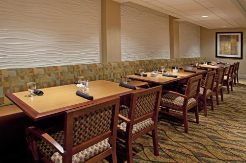 Holiday Inn Columbus Downtown - Capitol Square an IHG Hotel - image 6