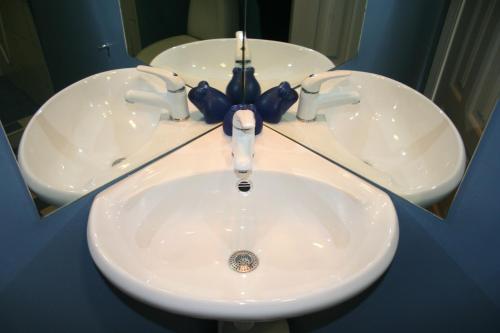 Studio Apartment image 10