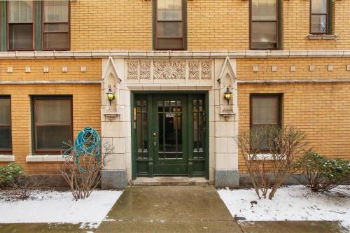 Calm & Cozy 1BR Apt in Lincoln Square - Eastwood 2S in Ravenswood Gardens