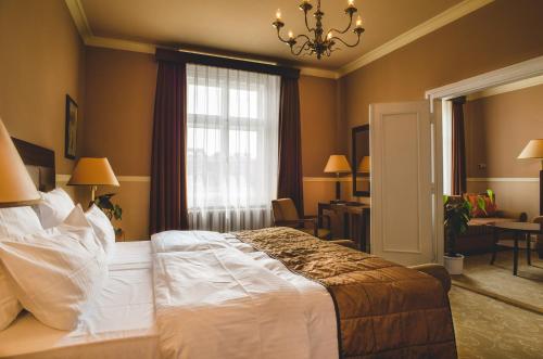 Deluxe Junior Suite image 6