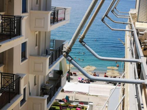 COMFORTABLE BEACHFRONT APARTMENT Loutraki