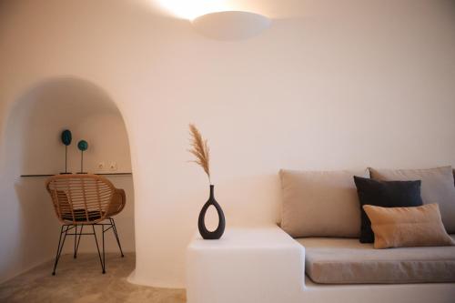 Assyrtiko by A Terre Cave Villas, Oia