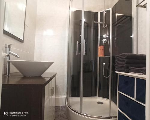 M & L in อาบิลิ