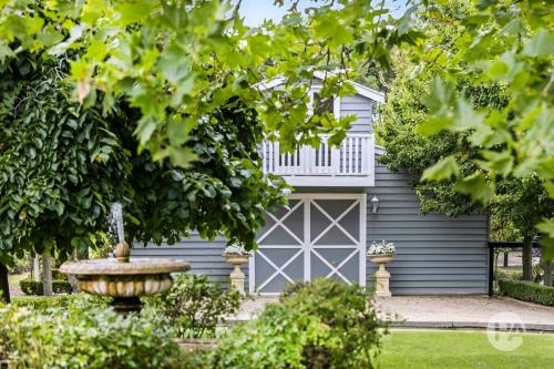 Exterior view, Farm Stay MAPLE Cottage at Wilindi Estate in Hastings / Tyabb