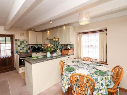 Swift Cottage - image 10