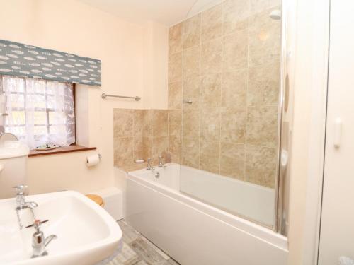 Swift Cottage - image 14